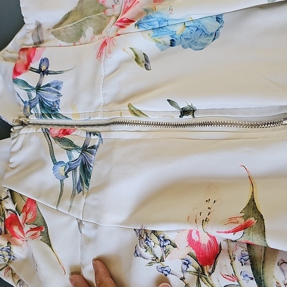 Floral Strapless Jumpsuit By Luxxel In A Meduim. Florial Print With Rear Zipper. - Picture 7 of 11